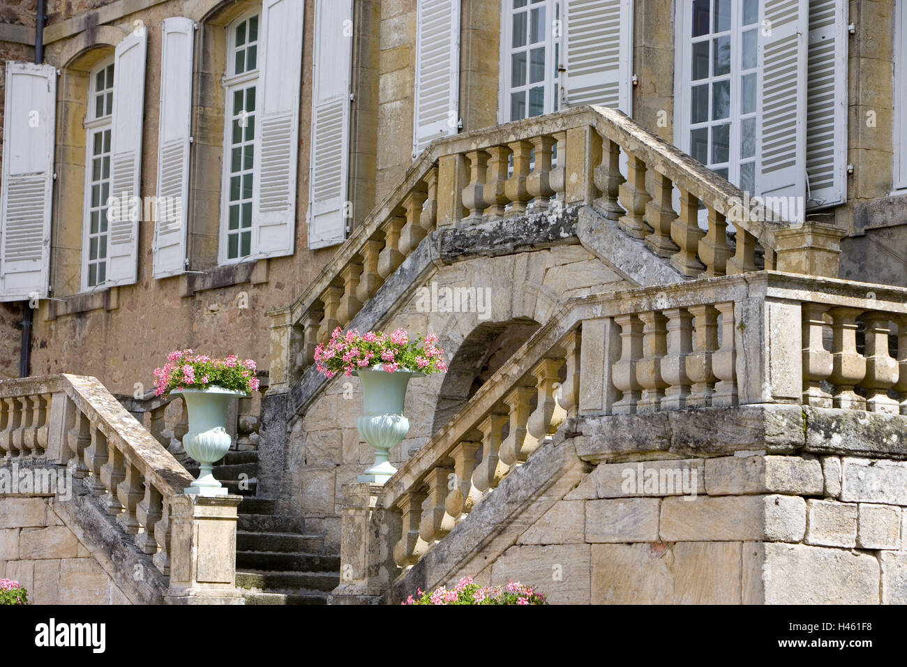 France, Bourgogne, Saone-et-Loire, Charolles, La Clayette, Corbigny, Chateau de Dree, perron, flowers, facade, detail, Stock Photo