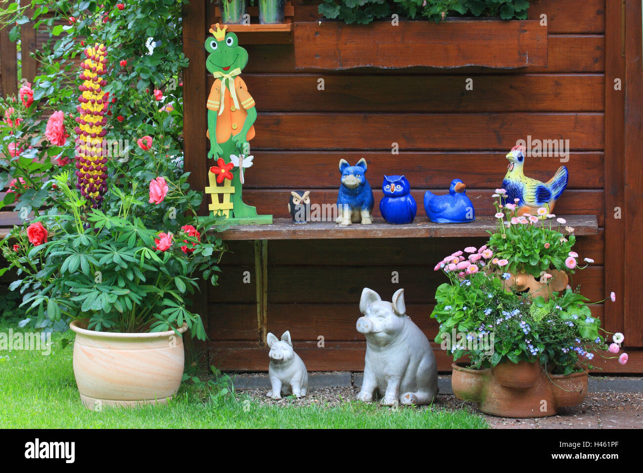 Summer house with flowers and garden figures Stock Photo - Alamy