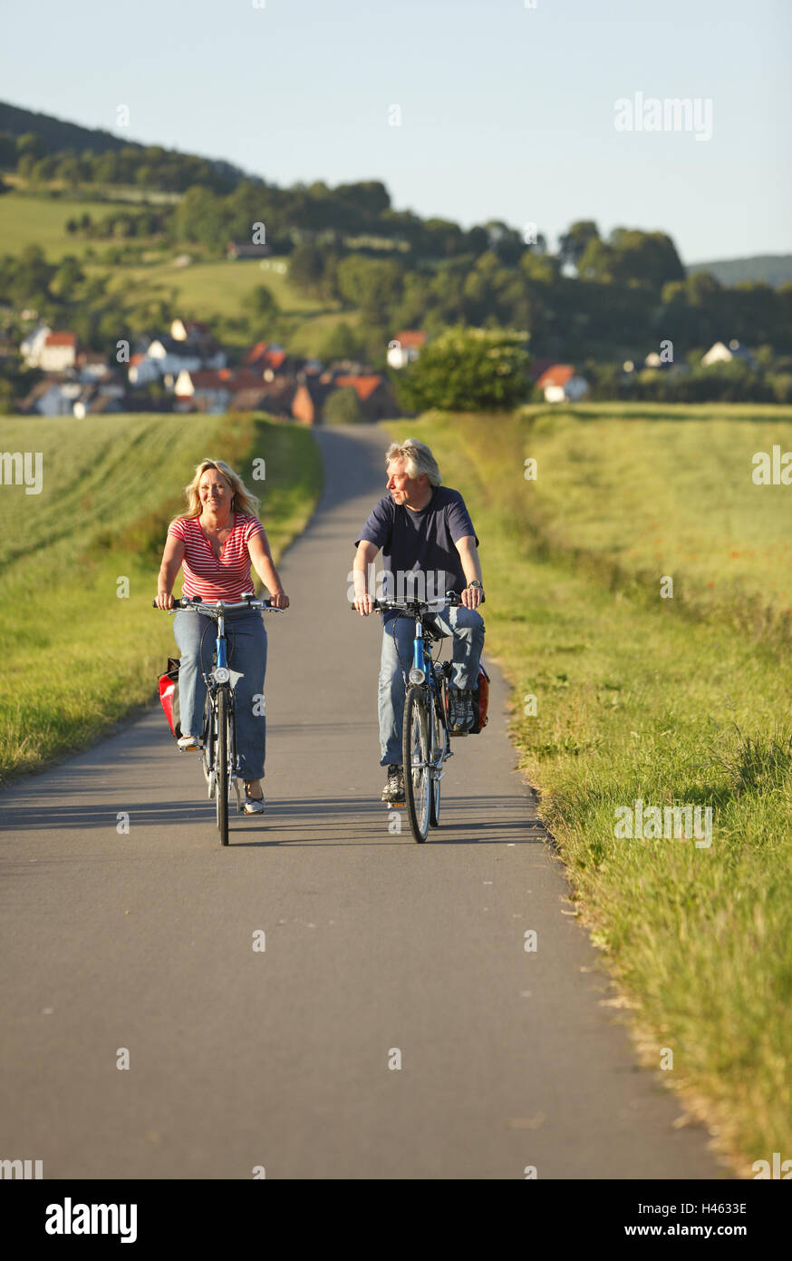 Cycle track, couple, riding a bike, Germany, Lower Saxony, Polle, Weser mountainous country, scenery, sunshine, man, woman, married couple, bicycles, go, happily, happily, tuning, sport, motion, leisure time activity, Idyll, vacation, bicycle tour, excurs Stock Photo