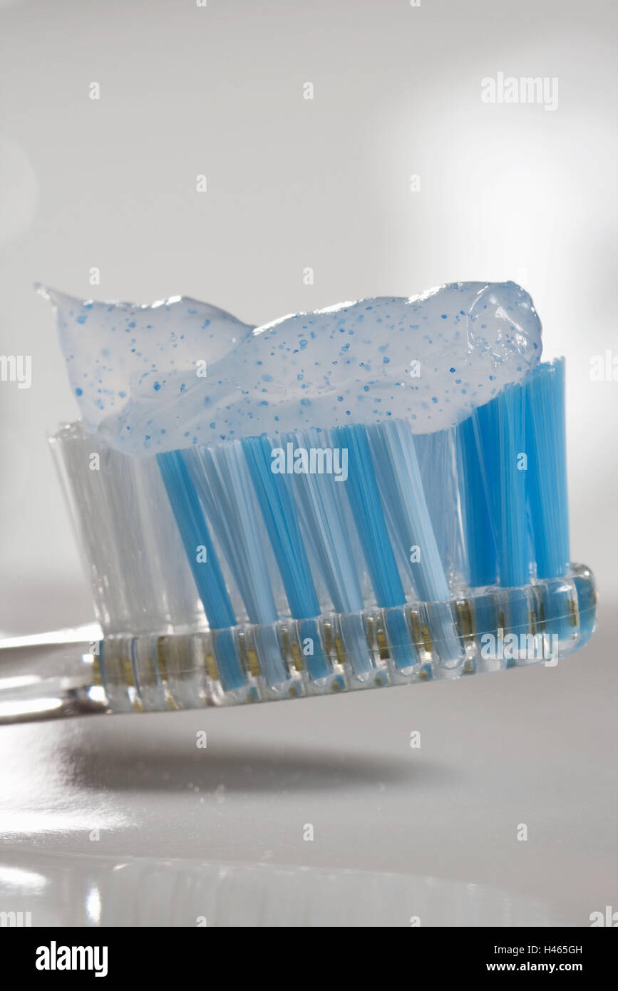 Toothbrush, brush head, cog gel, blue, transparent, close up, preview, sink, hand toothbrush, paste, toothpaste, cog plaster gel, paste thread, gel, bristles, bichrome, transparent-blue, prepares, care, personal care, oral hygiene, clean, clean, cog care, hygiene, body hygiene, oral hygiene, cog hygiene, cosmetics articles, cosmetics, hygiene article, cleanliness, cleanness, cog cleaning, nobody, colour mood, colour, detail, inside, Stock Photo