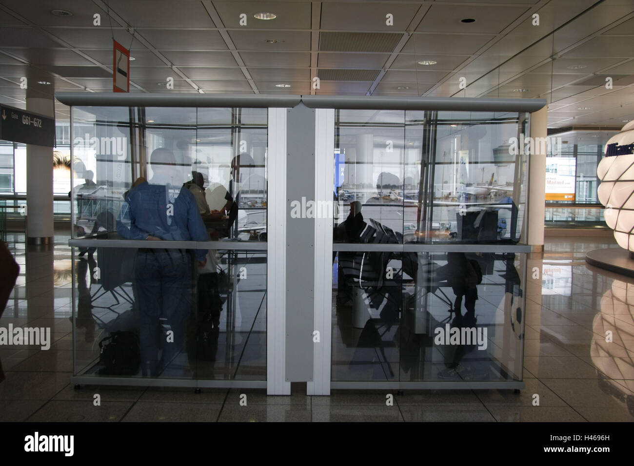 Airport terminal smoking area hires stock photography and images Alamy