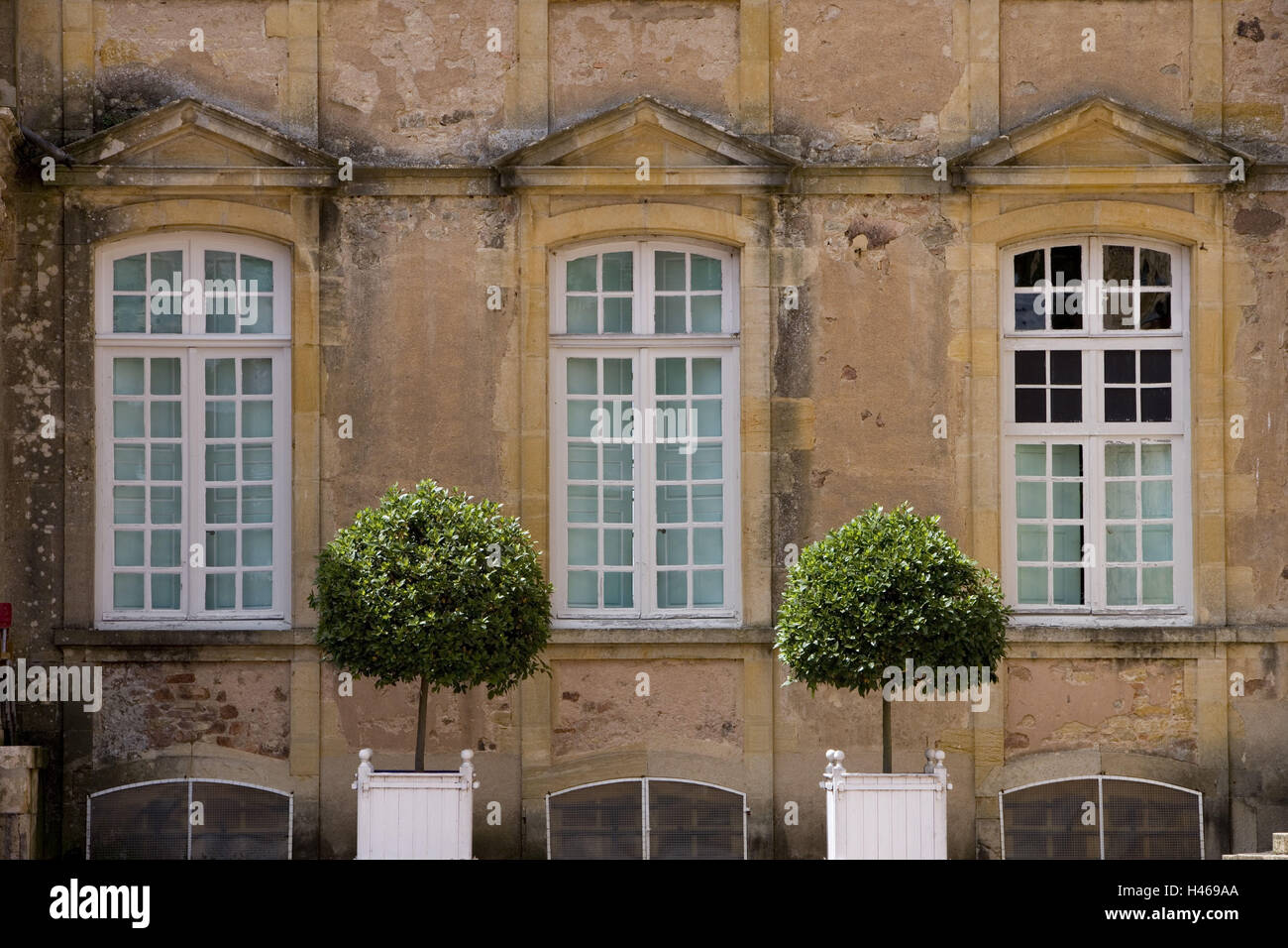 France, Bourgogne, Saone-et-Loire, Charolles, La Clayette, Corbigny, Chateau de Dree, facade, detail, boxes, Stock Photo