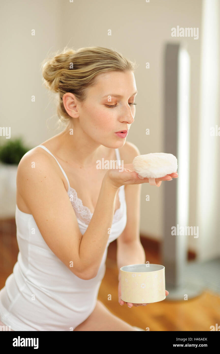 Young woman is holding powder puff in the hand Stock Photo - Alamy