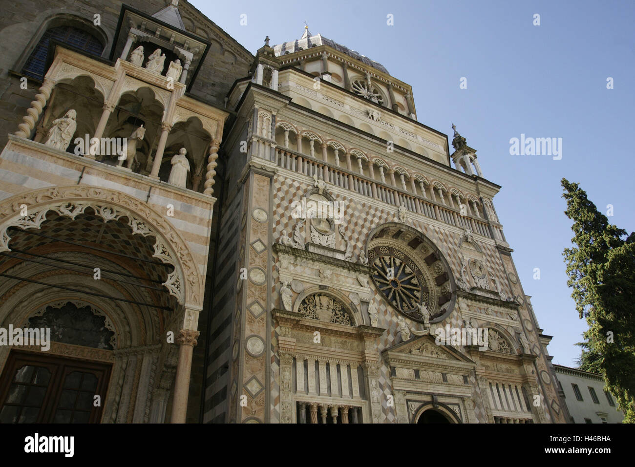 Italy, Lombardy, Bergamo, Città Alta, upper town, Piazza Vecchia, cathedral, town, townscape, historically, Old Town, building, outside, facade, church, place of interest, detail, Stock Photo