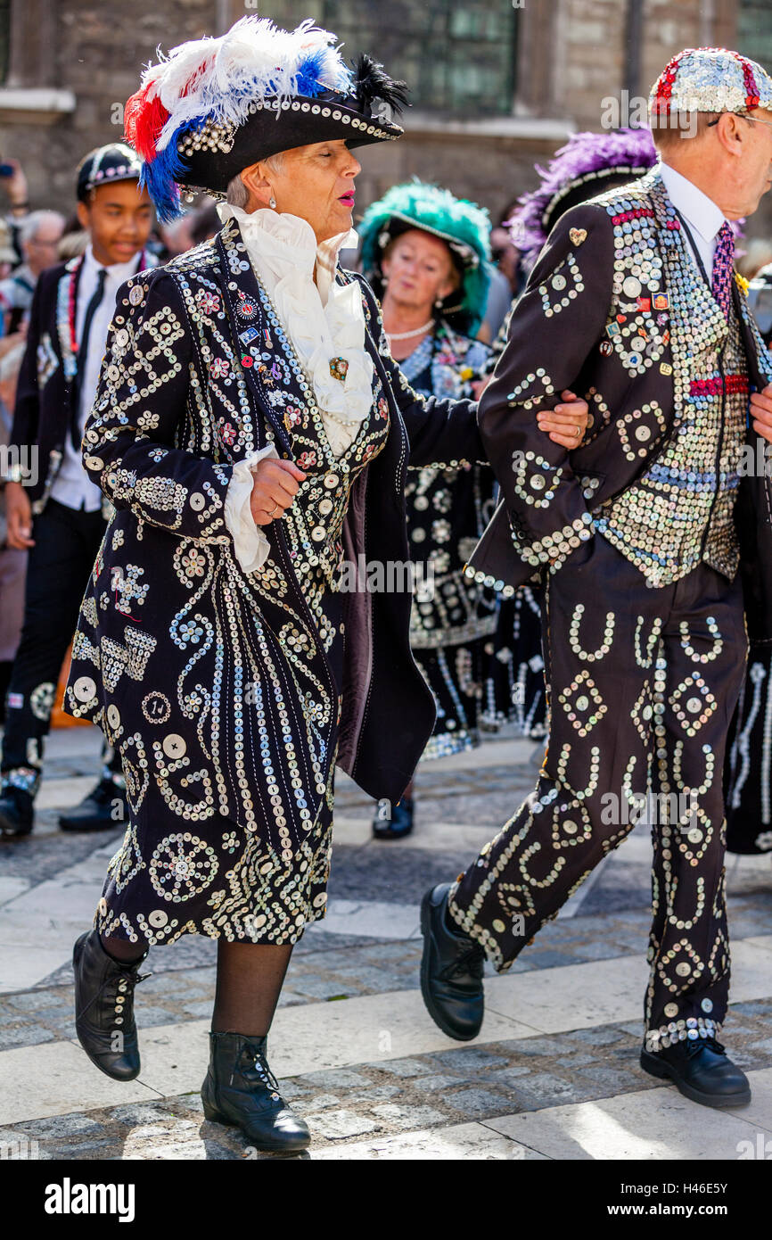 Pearly Kings and Queens Sing Traditional Songs At They Parade Around The Guildhall Yard, Harvest Festival, London, England Stock Photo