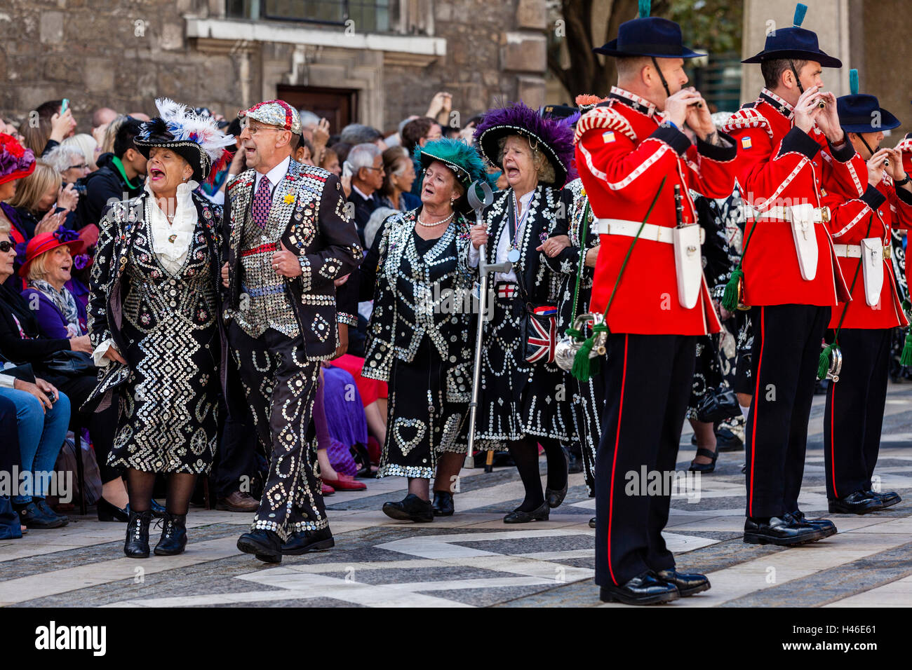 Pearly Kings and Queens Sing Traditional Songs At They Parade Around The Guildhall Yard, Harvest Festival, London, England Stock Photo