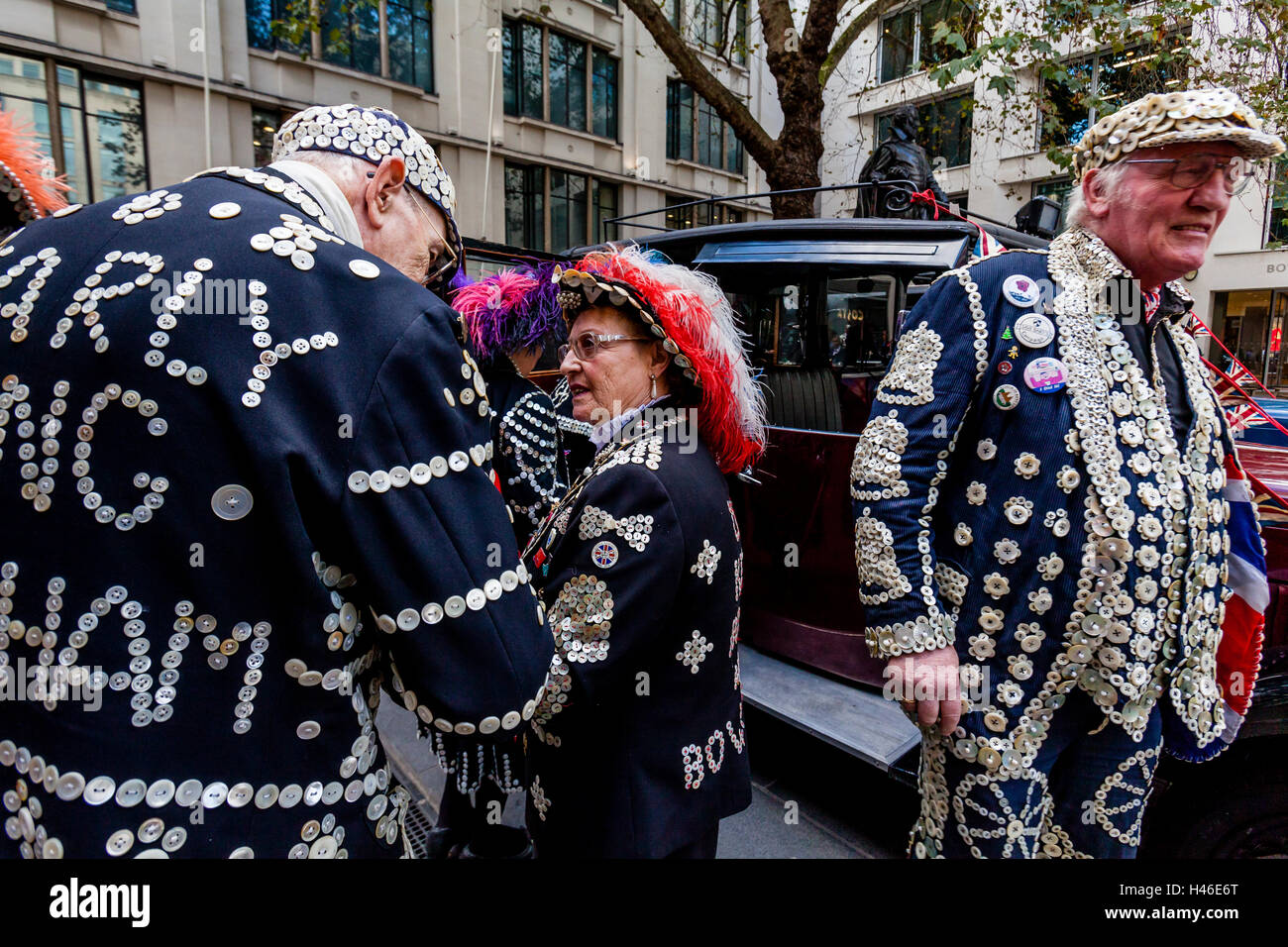 Pearly Kings and Queens Outside The Church Of St Mary-le-Bow (Bow Bells) After The Harvest Festival, London, England Stock Photo