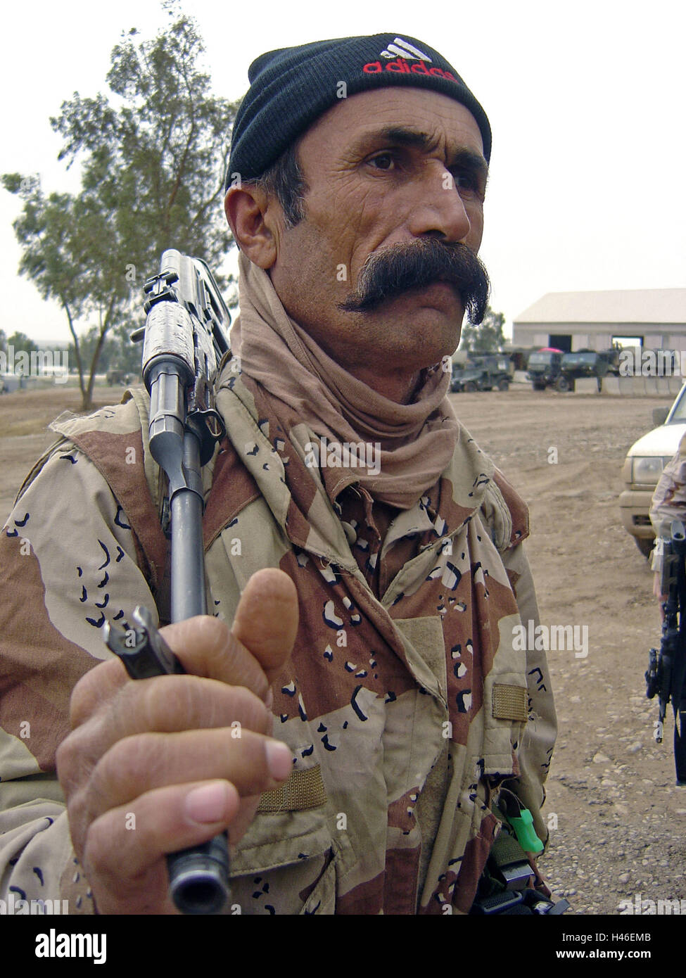 22nd November 2004 'Blue', a Kurdish Peshmerga soldier of the newly formed Iraqi National Guard, on a U.S. Army base in Mosul, northern Iraq. Stock Photo
