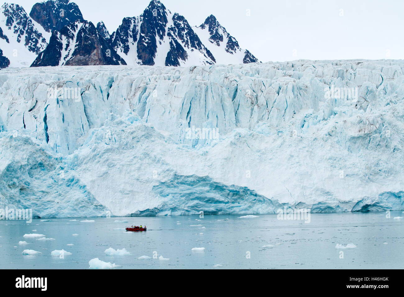 svalbard glaciers near the cost of the islands Stock Photo Alamy