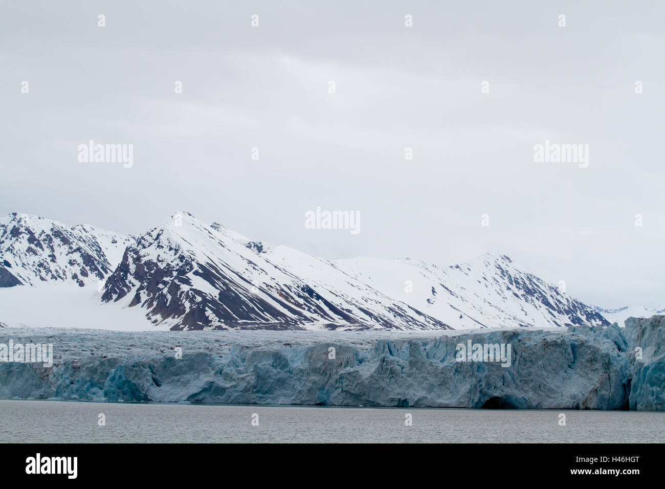 svalbard glaciers near the cost of the islands Stock Photo Alamy