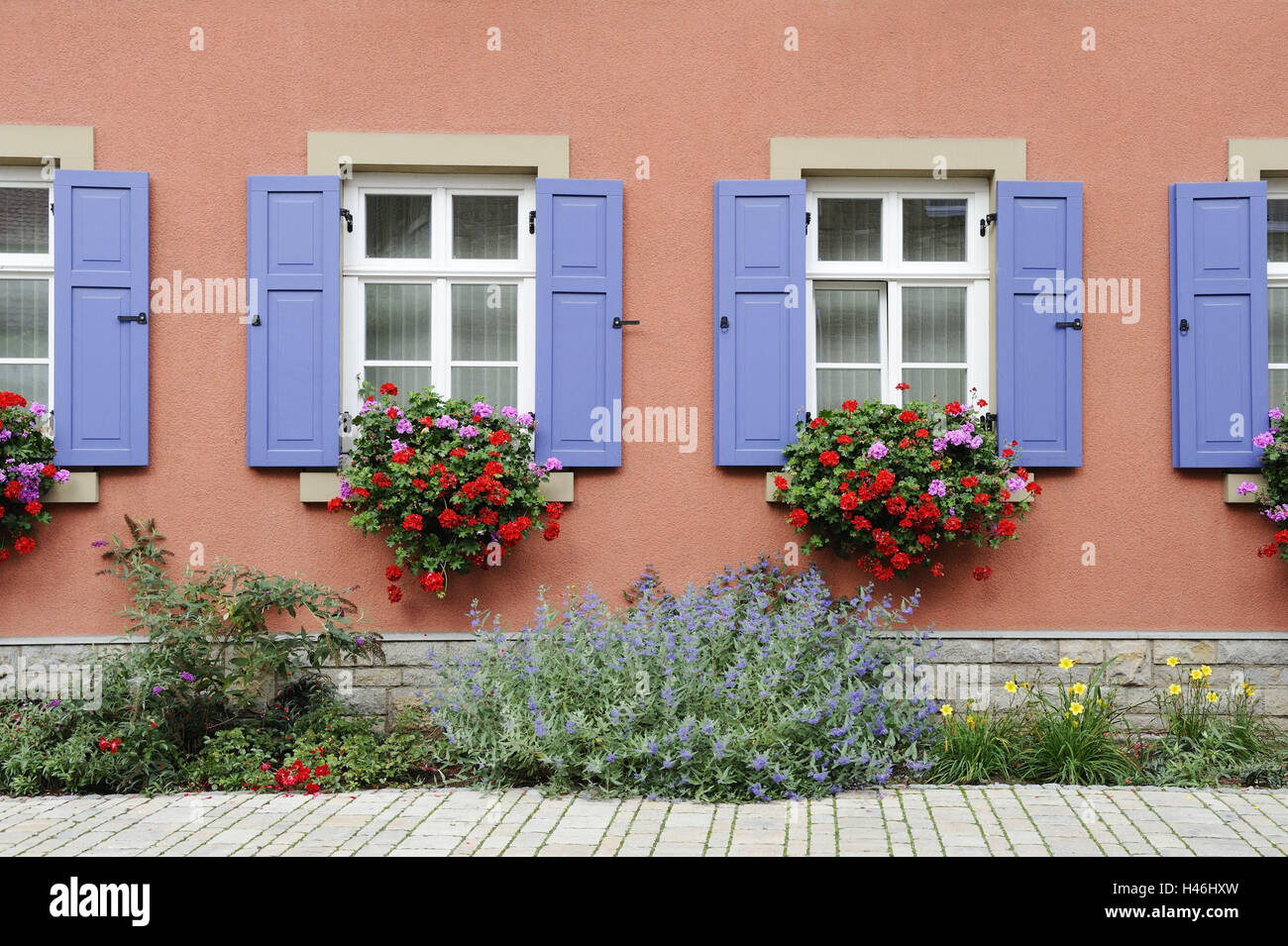 Germany, Bavaria, Sommerach (village), residential house, floral decoration, outside, Lower Franconia, house, exterior wall, house facade, facade, window, Hängegeranien, red, mauve, balcony flowers, floral decoration, window cross, shutters, blue, sidewal Stock Photo