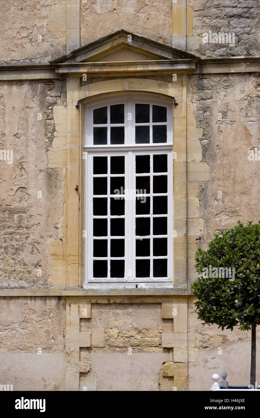France, Bourgogne, Saone-et-Loire, Charolles, La Clayette, Corbigny, Chateau de Dree, facade, detail, window, Stock Photo