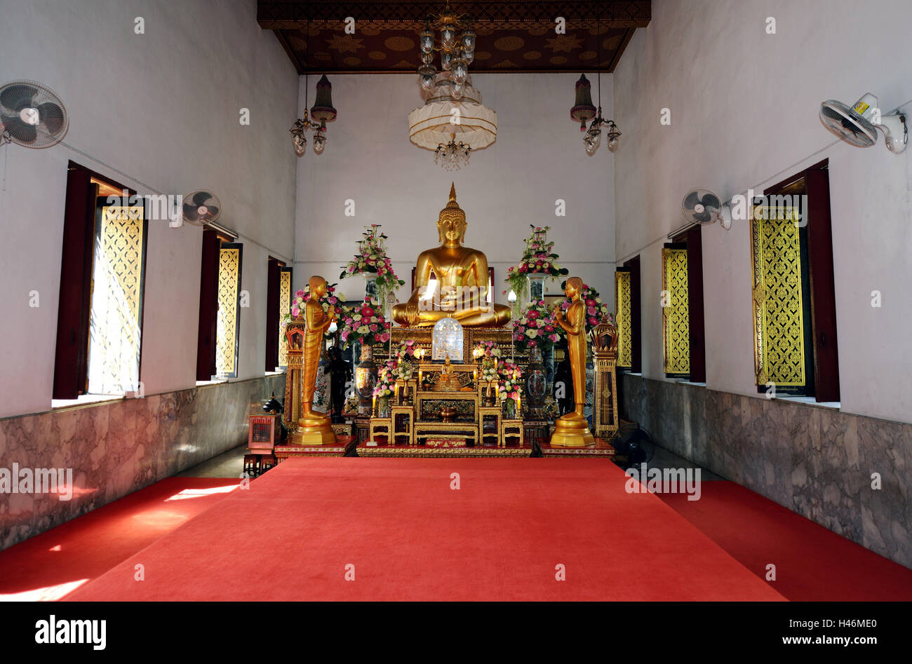Altar, flowers, Buddhas, Thailand, tourism, travelling, religion, faith