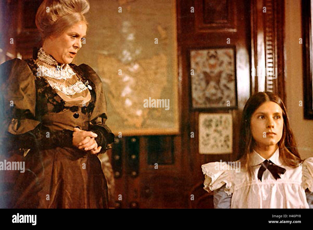 PICNIC AT HANGING ROCK (1975) RACHEL ROBERTS MARGARET NELSON PETER WEIR ...