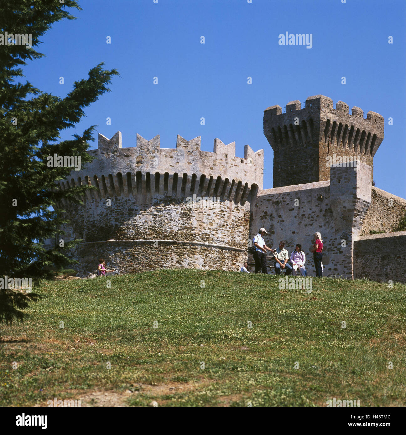 Italy, Tuscany, Populonia, fortress, detail, tourist, Piombino, place of interest, building, structure, architecture, defensive walls, fortress defensive walls, tower, person, tourism, visitor, outside, summer, Stock Photo