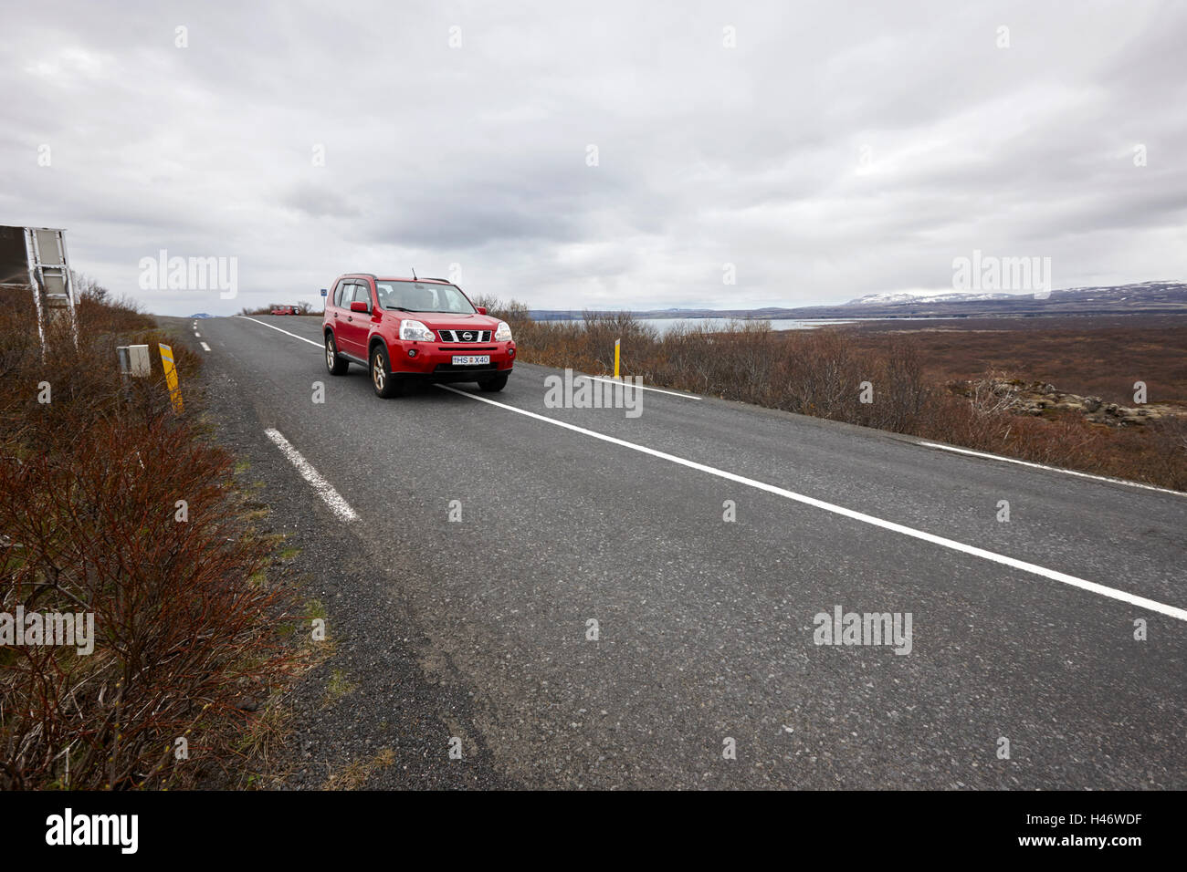 cars driving thingvallavegur route 36 road through thingvellir golden