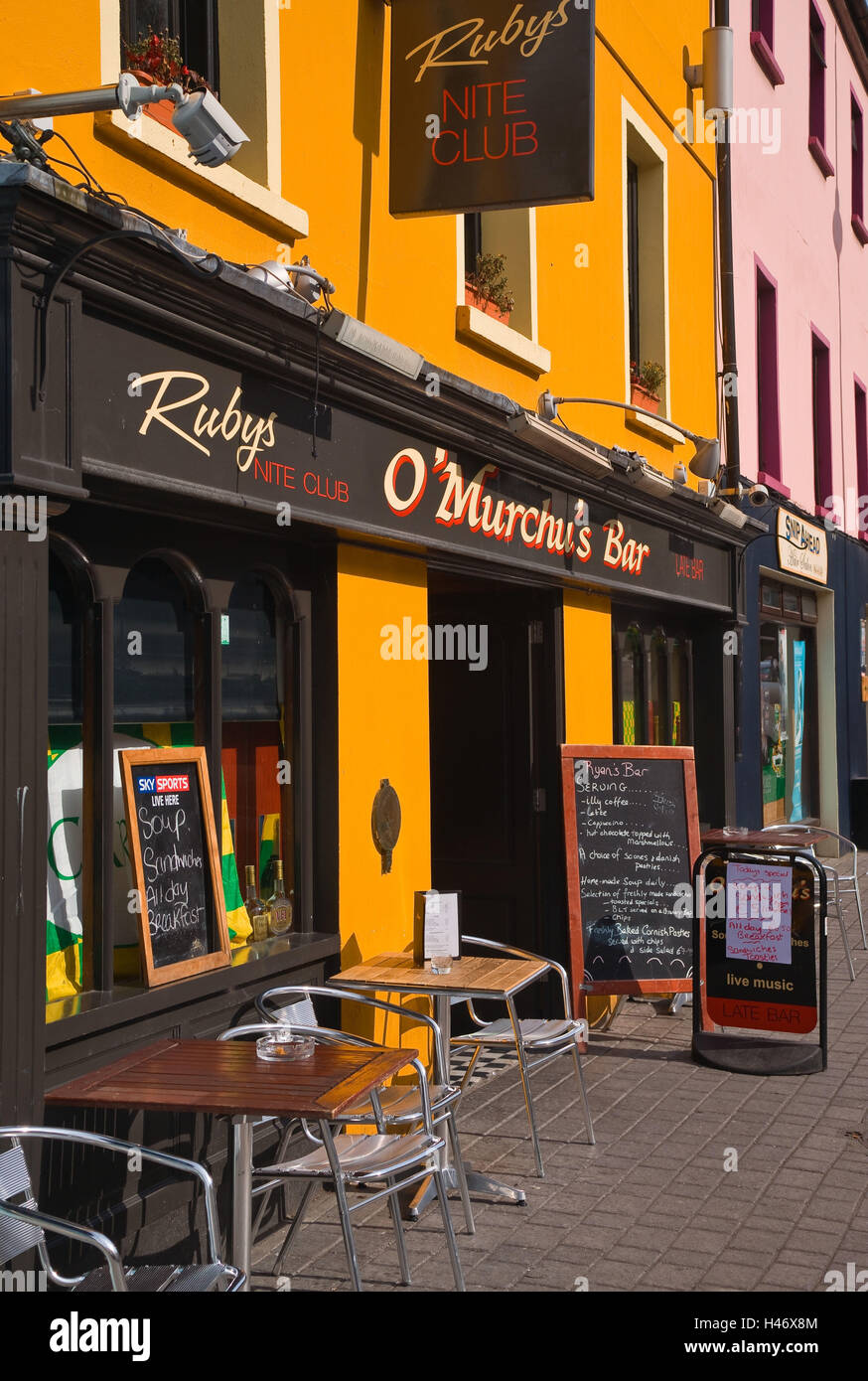 Ireland, Kenmare, bar, outside Stock Photo Alamy
