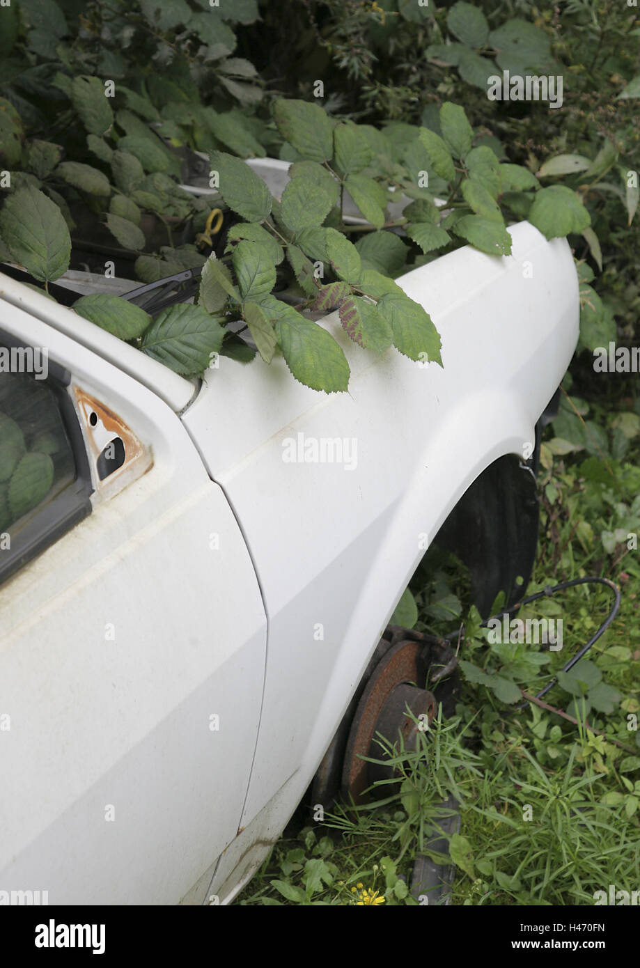 Wrecked white car on hi-res stock photography and images - Alamy