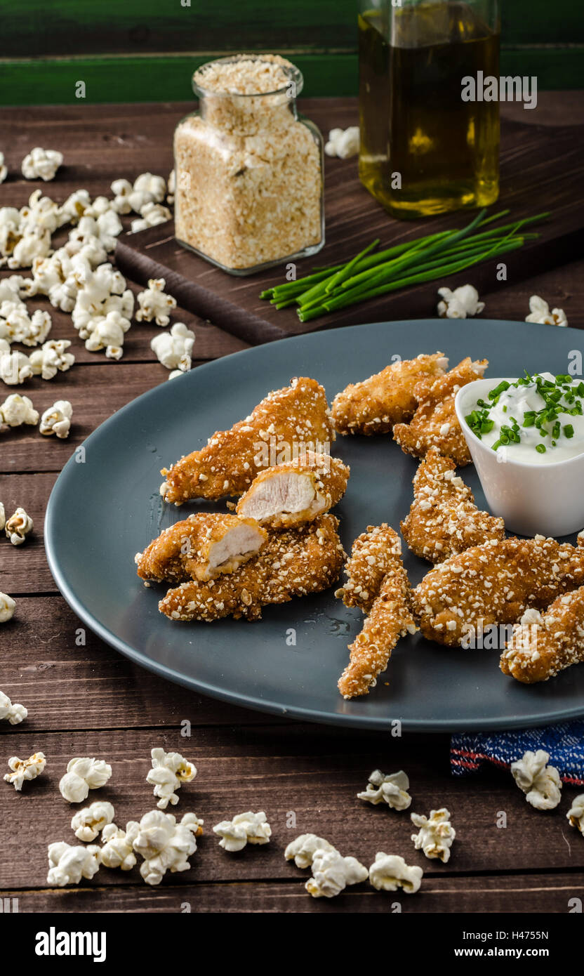 Chicken strips in popcorn breadcrumbs, with delicious garlic dip and