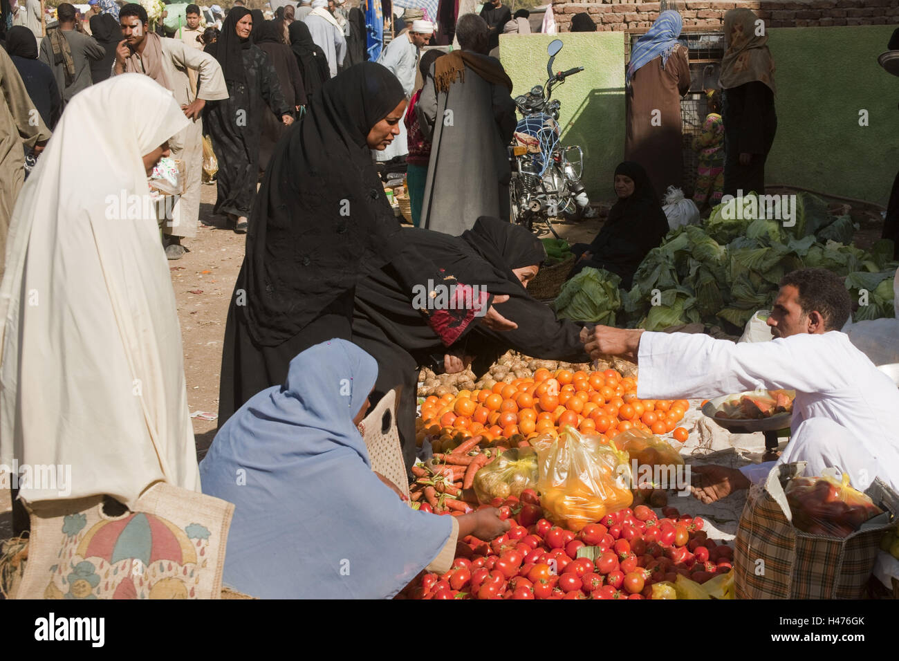 Egyptian women in luxor egypt hi-res stock photography and images - Alamy