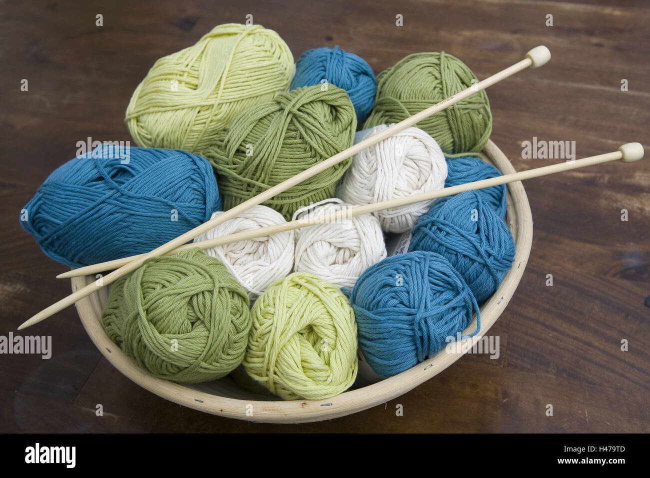 Basket, wool, knitting needles Stock Photo Alamy