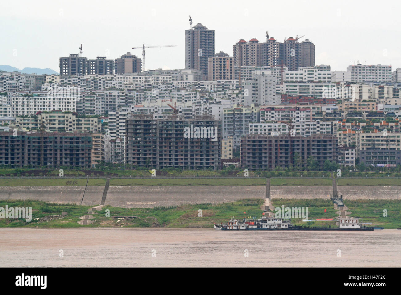 China, Yangtse river, developing new buildings for compulsive resettlers, Stock Photo