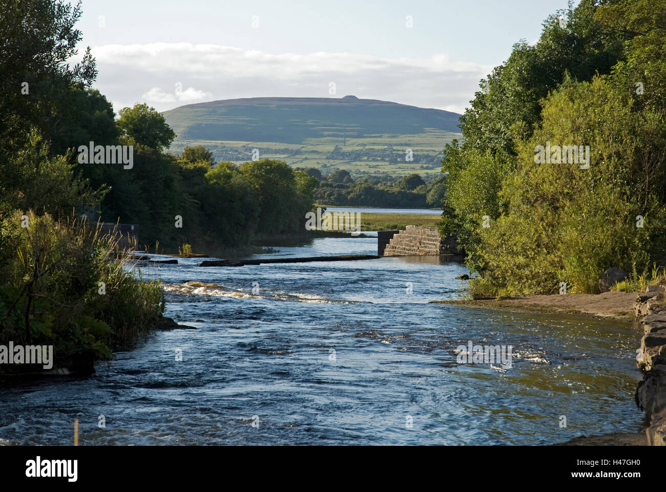 OWENMORE RIVER, BALLYSADARE, SLIGO WHERE POLLEXFEN MILL, OWNED BY POET, DRAMATIST AND NOBEL PRIZE WINNER IN LITERATURE, WILLIAM BUTLER YEATS GRANDFATHER WAS SITUATED. REFERRED TO BY YEATS IN 'THE CELTIC TWILIGHT' Stock Photo