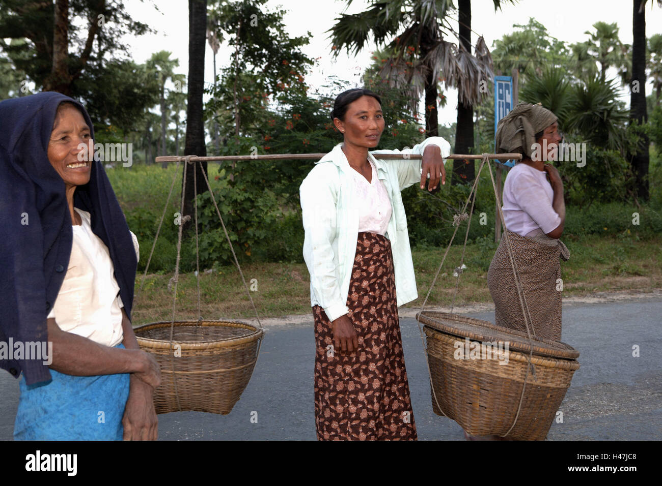 Burmese women hi-res stock photography and images - Alamy