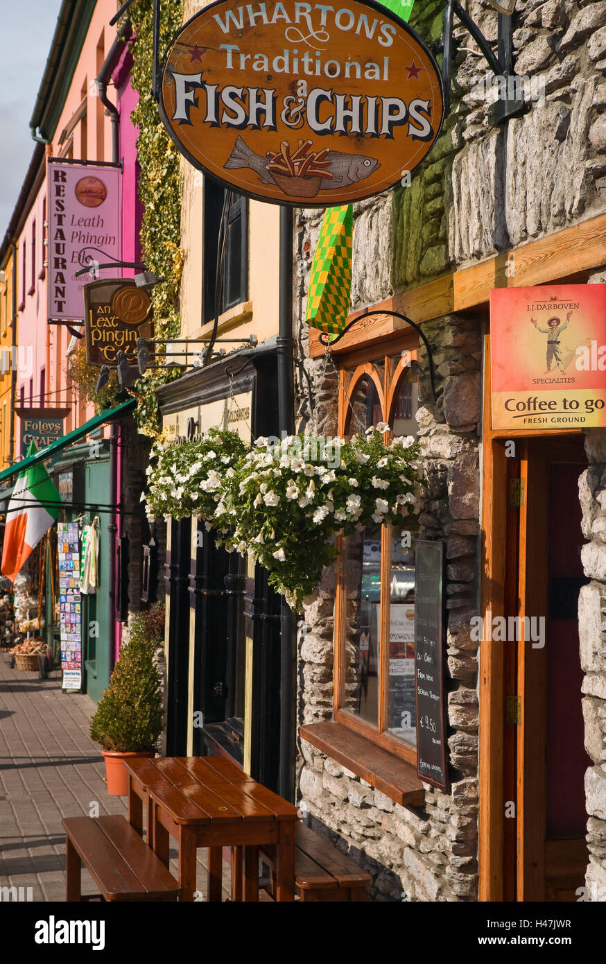 Ireland, Kenmare, bar, outside Stock Photo Alamy