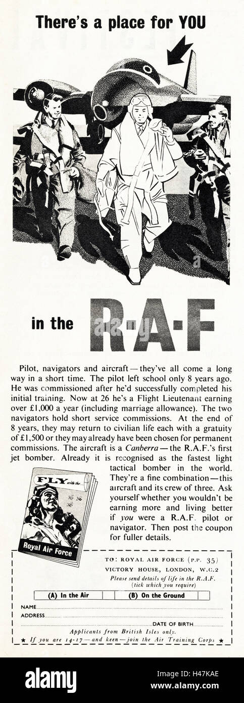 1950s advertising advert from original old vintage magazine dated 1952 advertisement for RAF recruitment Stock Photo