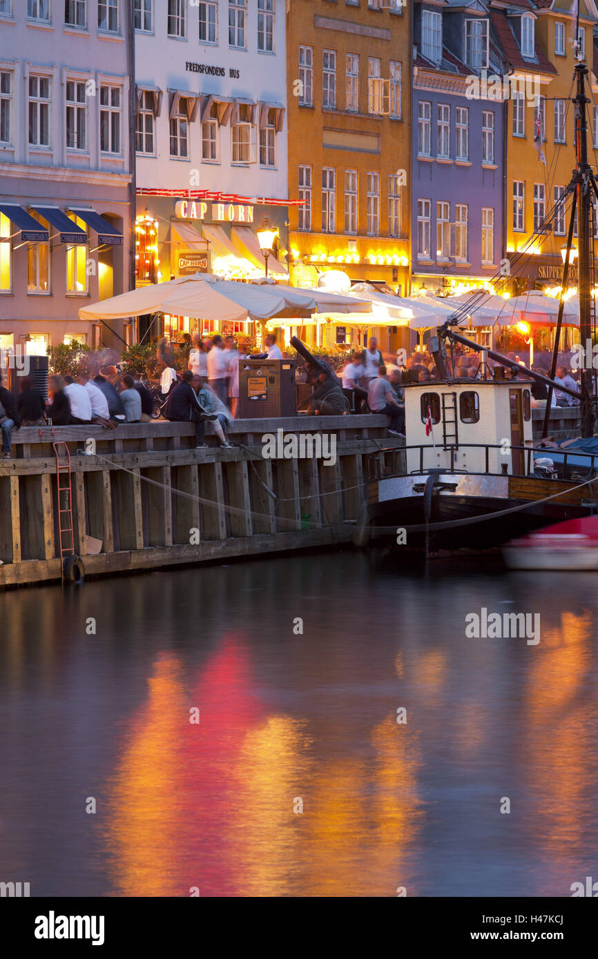 Denmark, Copenhagen, Nyhavn, night Stock Photo Alamy