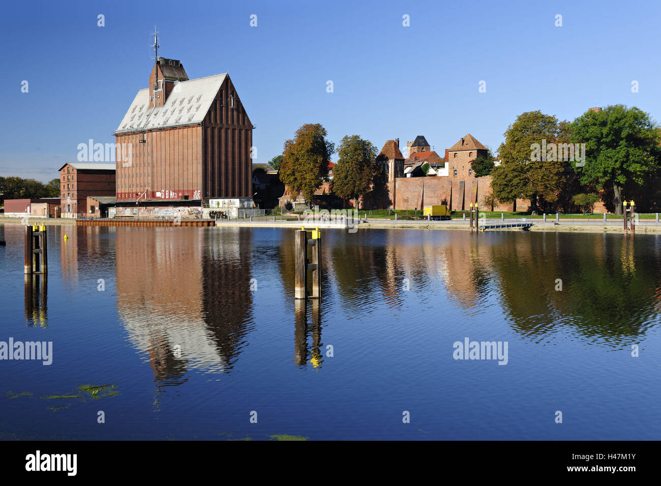 Germany, Saxony-Anhalt, Altmark, Tangermünde, Elbe harbour, old storehouse Stock Photo