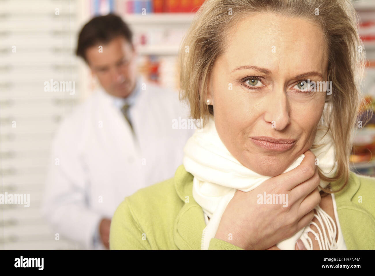 Chemist, patient, cold, sore throat Stock Photo Alamy