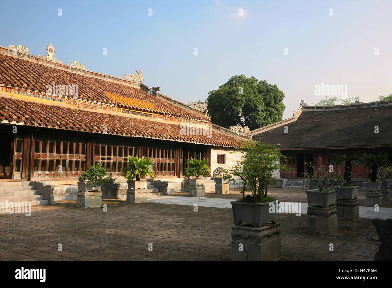 Hoa Khiem palace, On Khiem Mansion, and the second courtyard, Tu Duc's mausoleum, Hue, Viet Nam Stock Photo