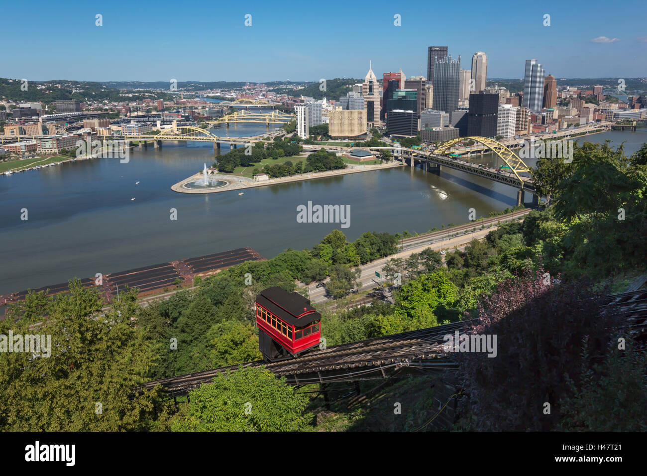 DUQUESNE INCLINE RED CABLE CAR (© DUQUESNE HEIGHTS INCLINE PRESERVATION