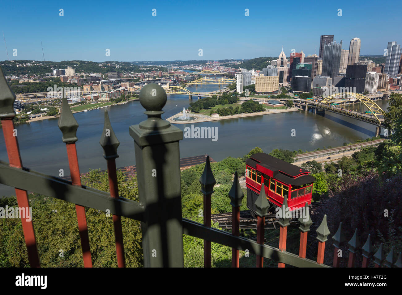 DUQUESNE INCLINE RED CABLE CAR (© DUQUESNE HEIGHTS INCLINE PRESERVATION