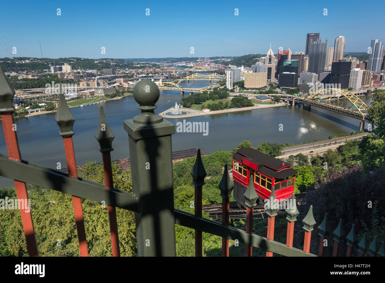 DUQUESNE INCLINE RED CABLE CAR (© DUQUESNE HEIGHTS INCLINE PRESERVATION