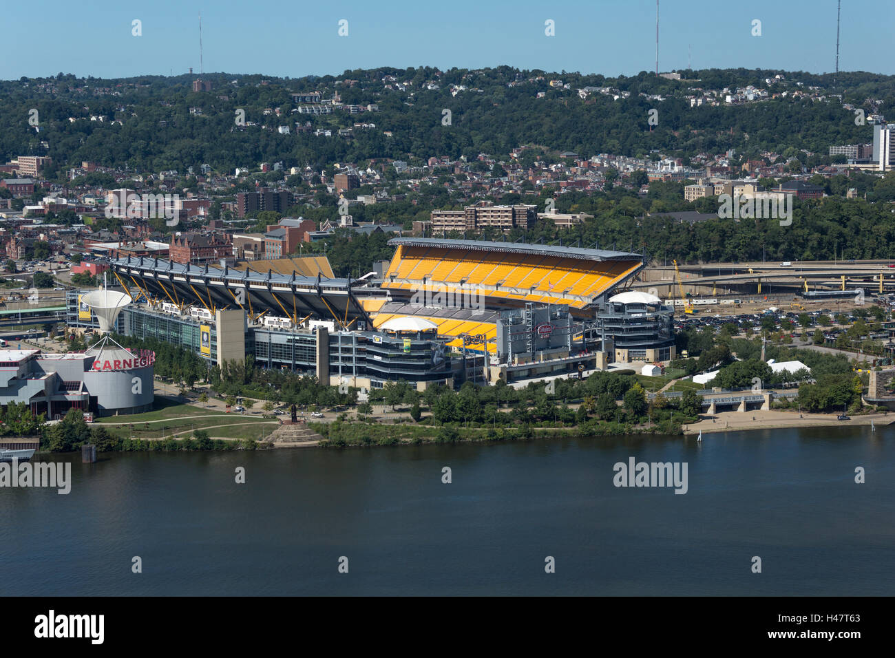 HEINZ STADIUM (©POPULOUS/HOK SPORT VENUE EVENT 2001) OHIO RIVER