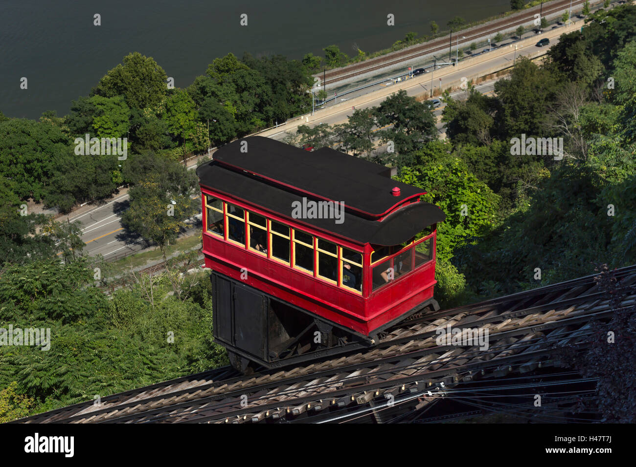 DUQUESNE INCLINE RED CABLE CAR (© DUQUESNE HEIGHTS INCLINE PRESERVATION