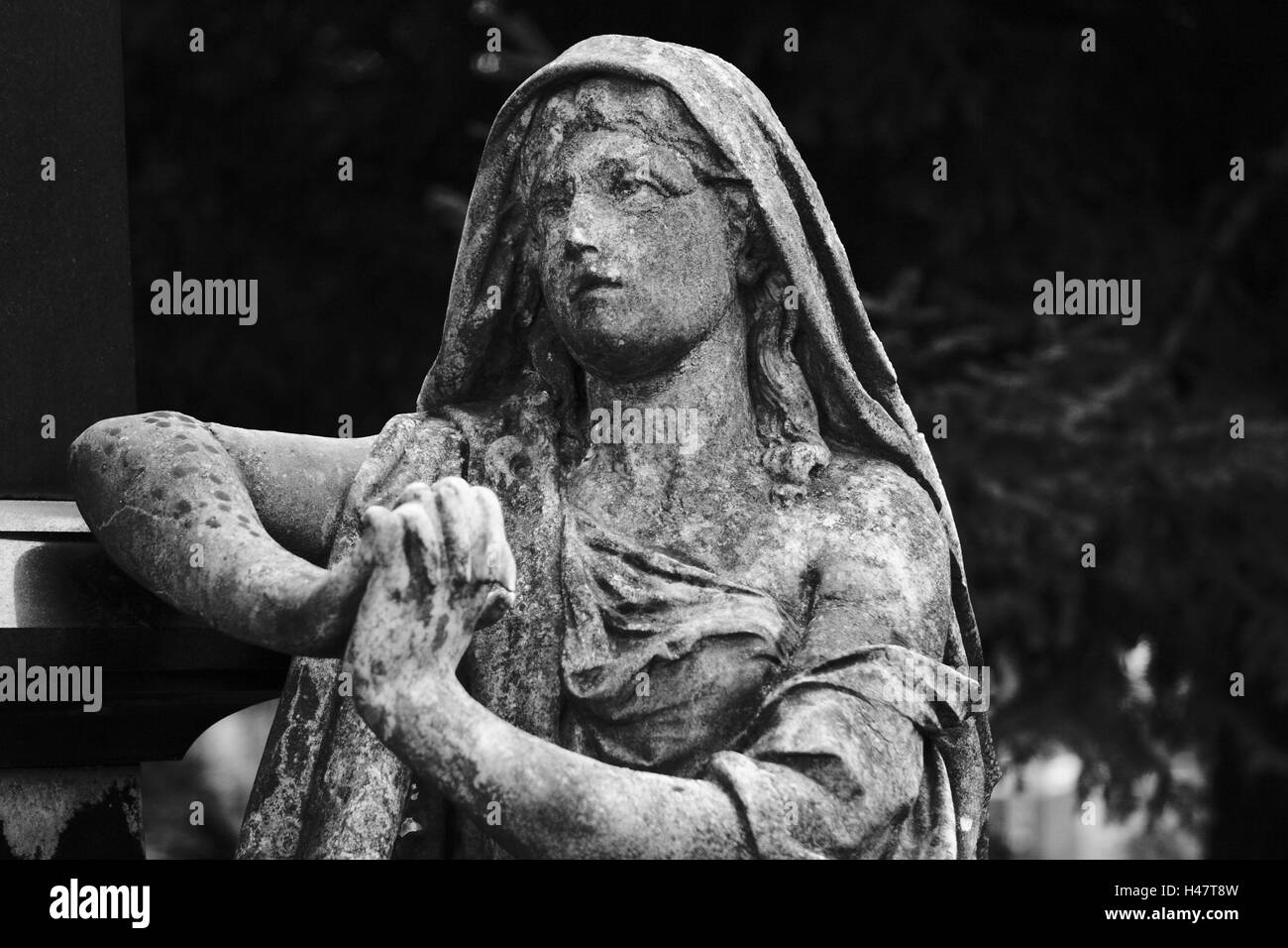 grave yard, grave, statue, female, s/w Stock Photo - Alamy