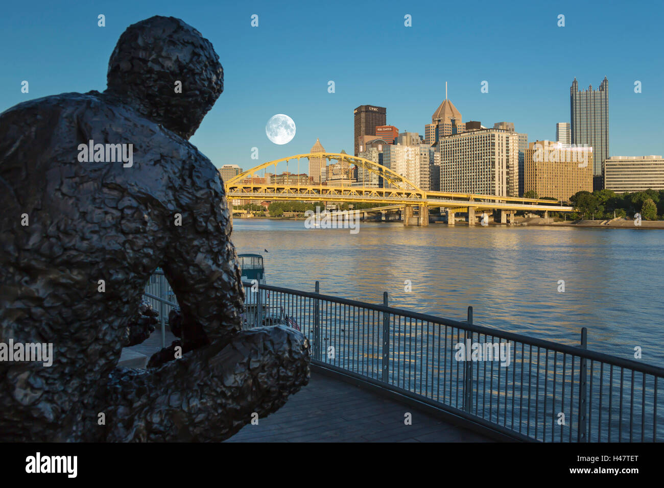 MISTER ROGERS MEMORIAL (©ROBERT BERKS 2007) NORTH SHORE RIVERFRONT PARK ALLEGHENY RIVER DOWNTOWN PITTSBURGH PENNSYLVANIA USA Stock Photo