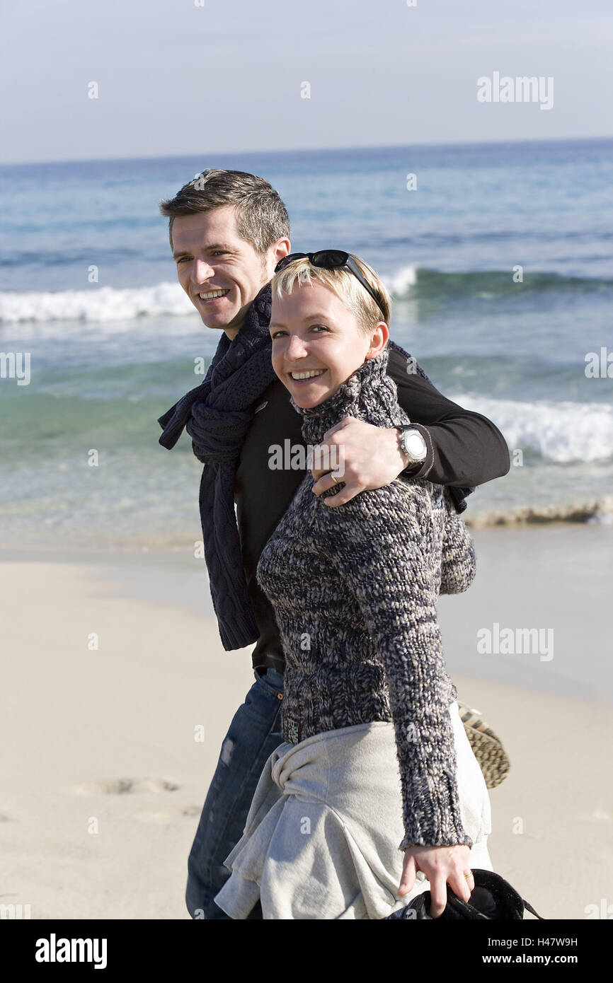 Couple, smile, embrace, beach walk, side view, model released, people, two, partnership, respect, leisure time, rest, vacation, togetherness, suture, love, falls in love, affection, walk, beach, sea, outside, Stock Photo