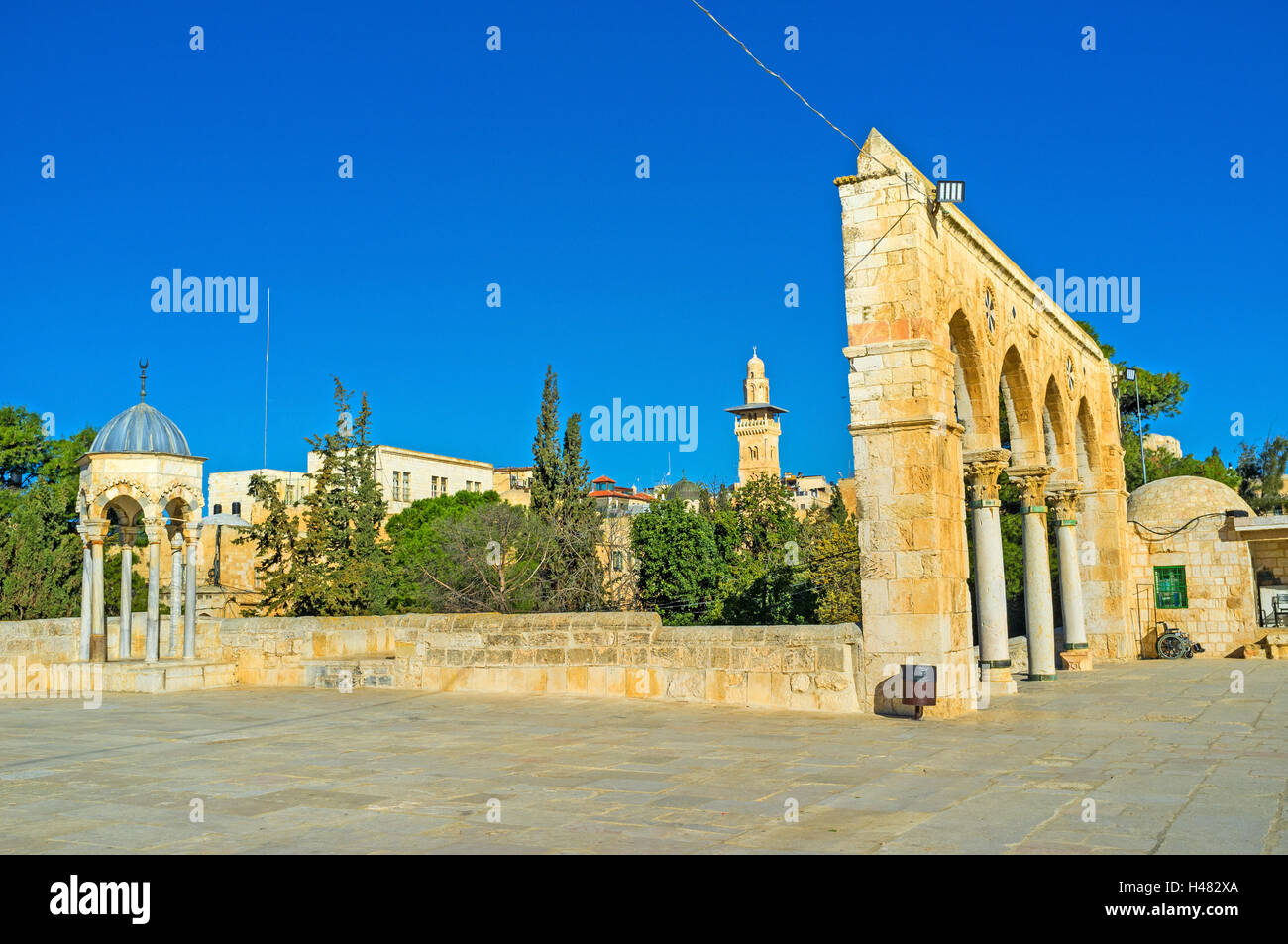 The ensemble of Temple Mount consists of mosques, museums, gates ...