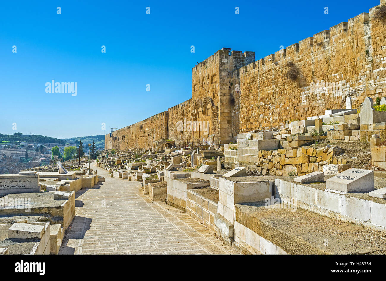 The Muslim cemetery at  the eastern wall, including the Golden Gate (Gate of Mercy) Stock Photo