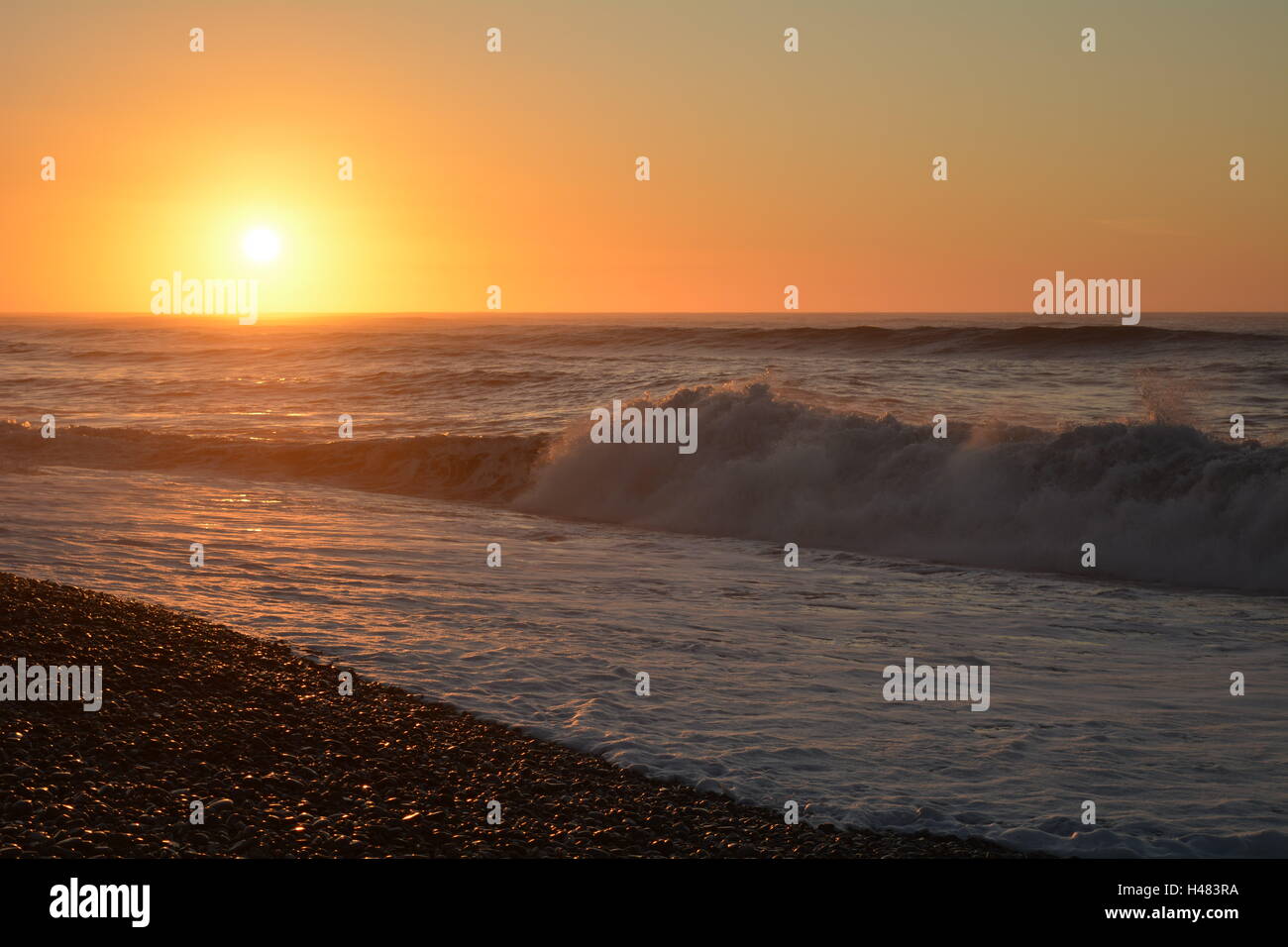 Waves crash into shore hi-res stock photography and images - Alamy