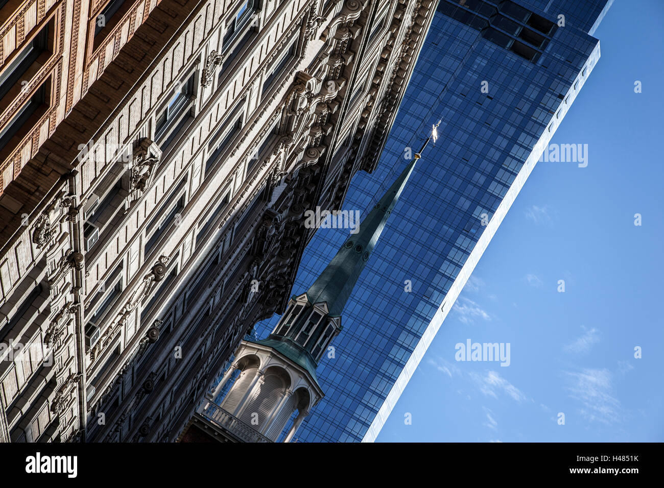 New england town meeting house hi-res stock photography and images - Alamy