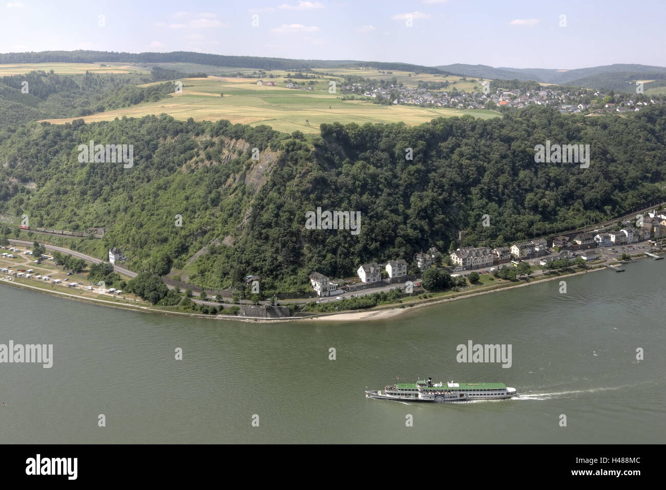 Germany, Rhineland-Palatinate, St. Goarshausen, the Rhine, ship, shore, Stock Photo