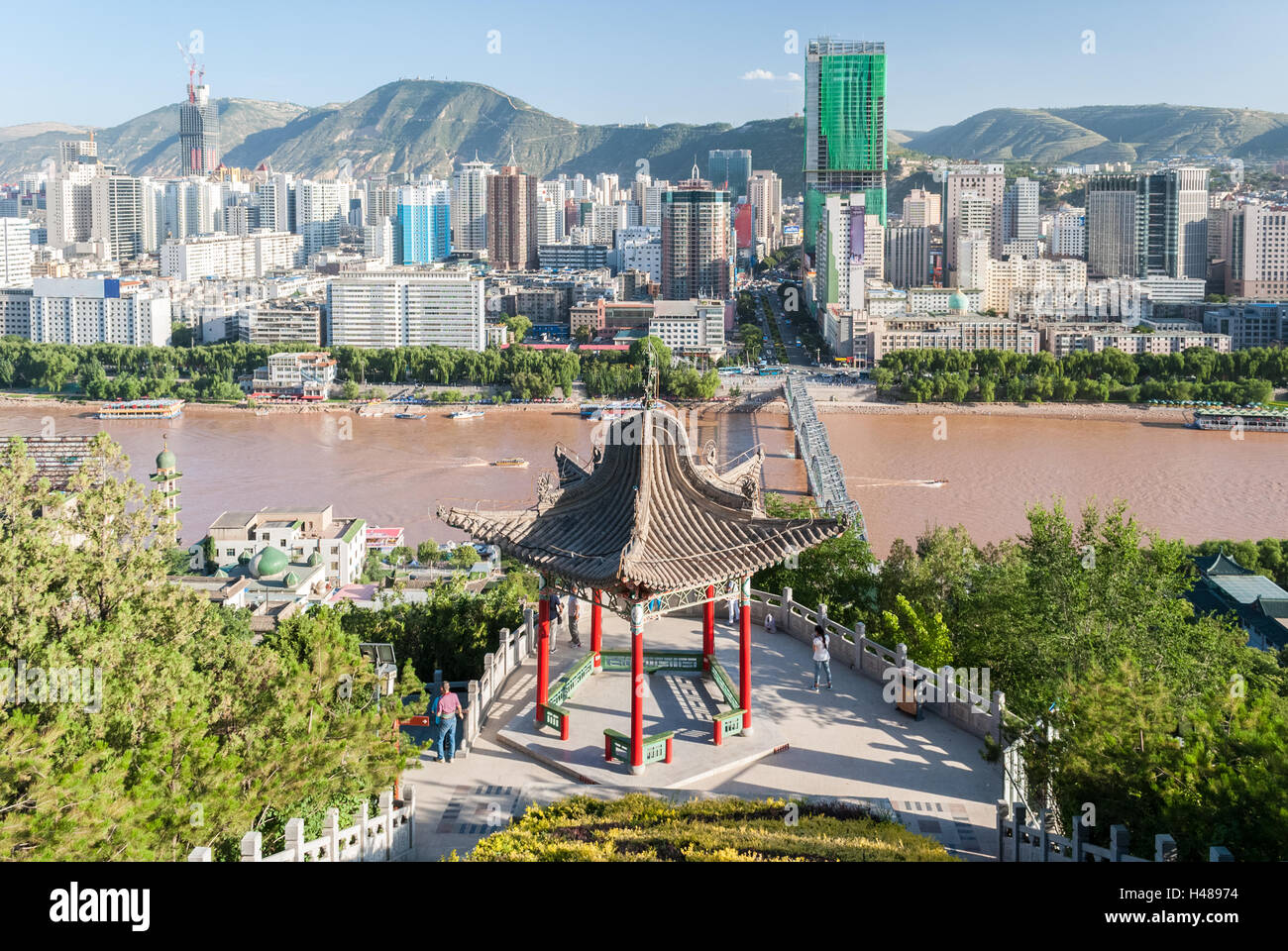 Panoramic view of Lanzhou (China) with a traditional temple in the foreground Stock Photo