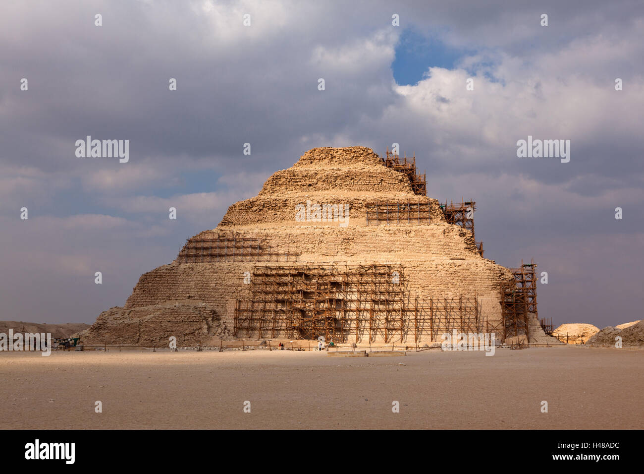Egypt, Cairo, Saqqara, step pyramid of Djoser, the oldest stone