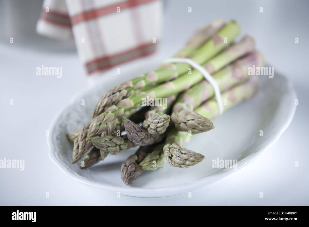 Plate, green asparagus, Stilllife, Food, table, asparagus, vegetables, nutrition, healthy, green, bundled up, raw, preparation, cooking, food, culinary towel, lying, Stock Photo